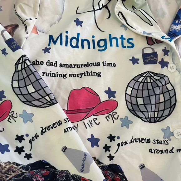 Taylor Swift silly pajamas - Picture 3 of 7